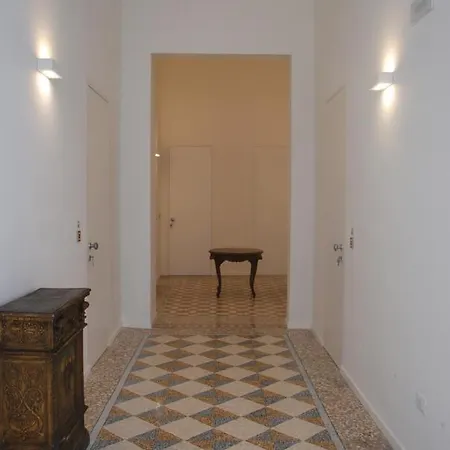 Palazzo Del Cavaliere 3*